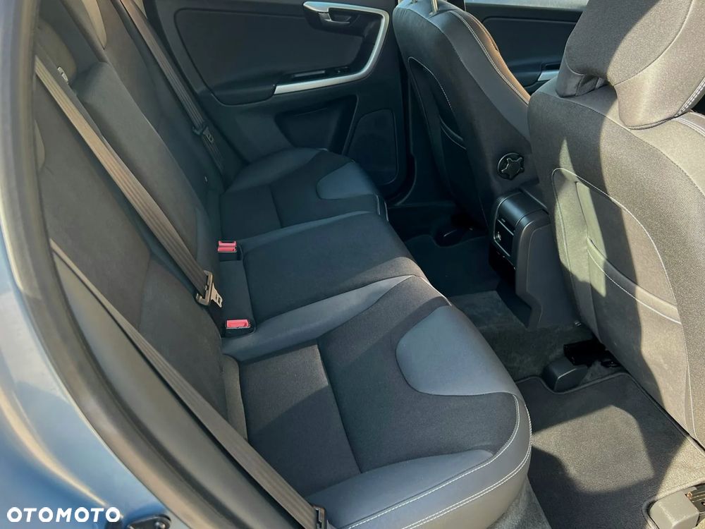Volvo XC 60 D5 AWD - 8