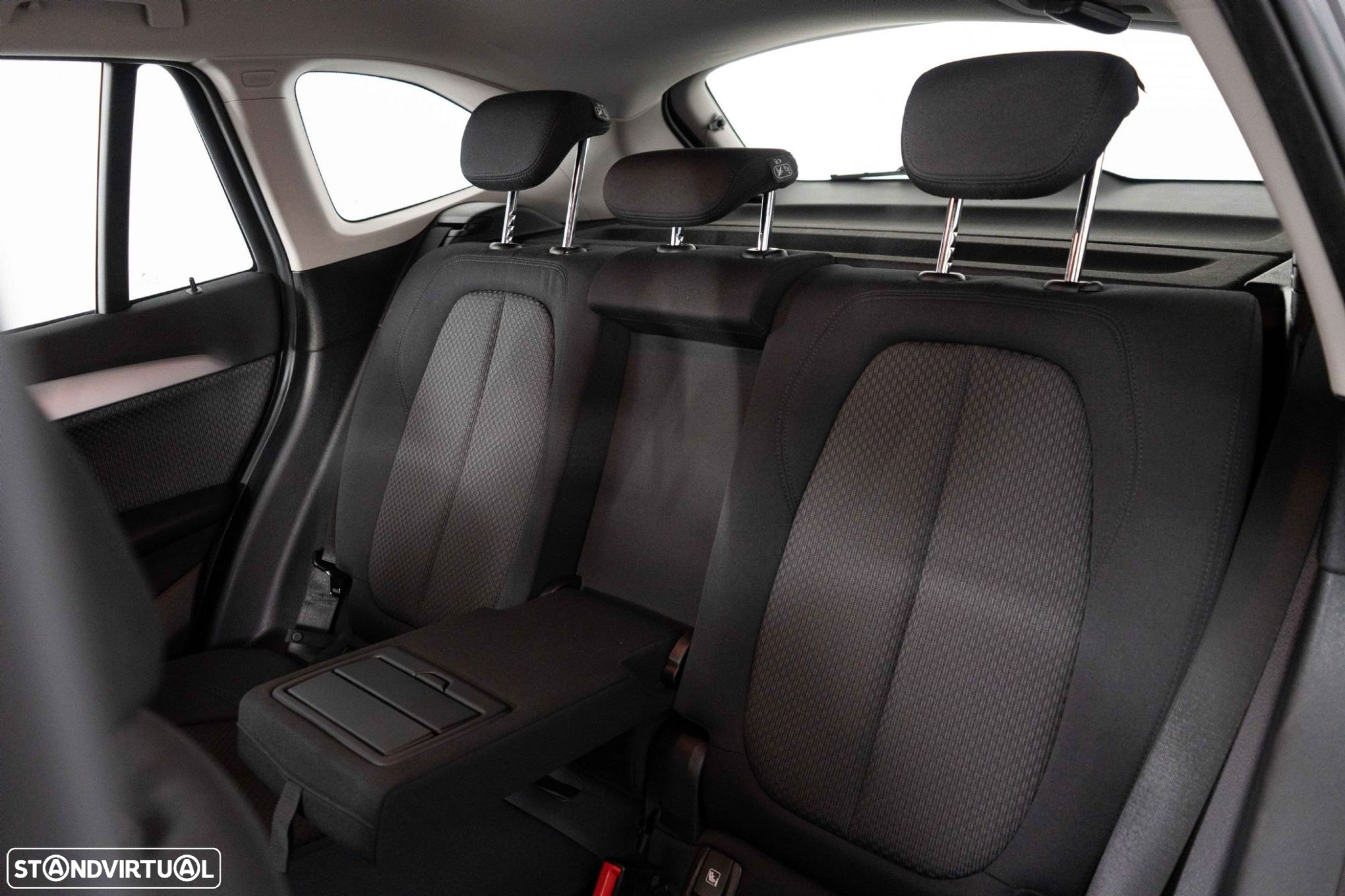 BMW X1 25 e xDrive Corporate Edition - 9