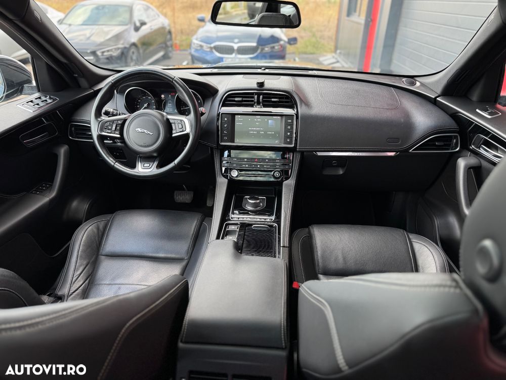 Jaguar F-Pace 20d Aut. R-Sport - 17
