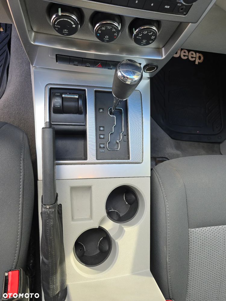 Jeep Cherokee - 18