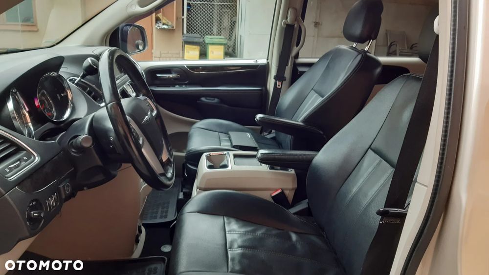 Chrysler Town & Country 3.6 Touring - 16