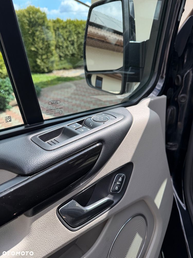 Ford Tourneo Custom - 8