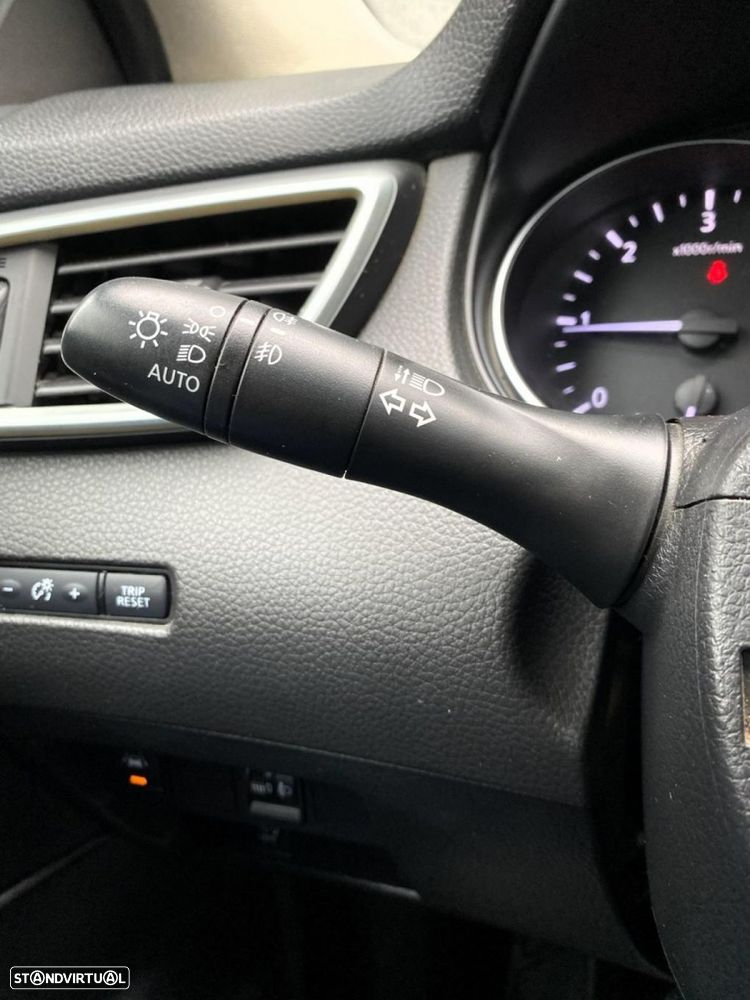 Nissan Qashqai 1.5 dCi N-Connecta J18 - 14