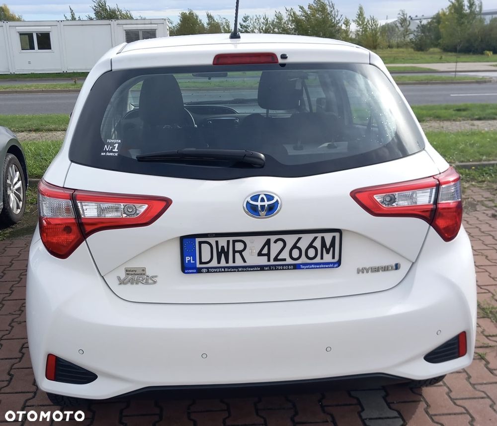 Toyota Yaris Hybrid 100 Premium - 4