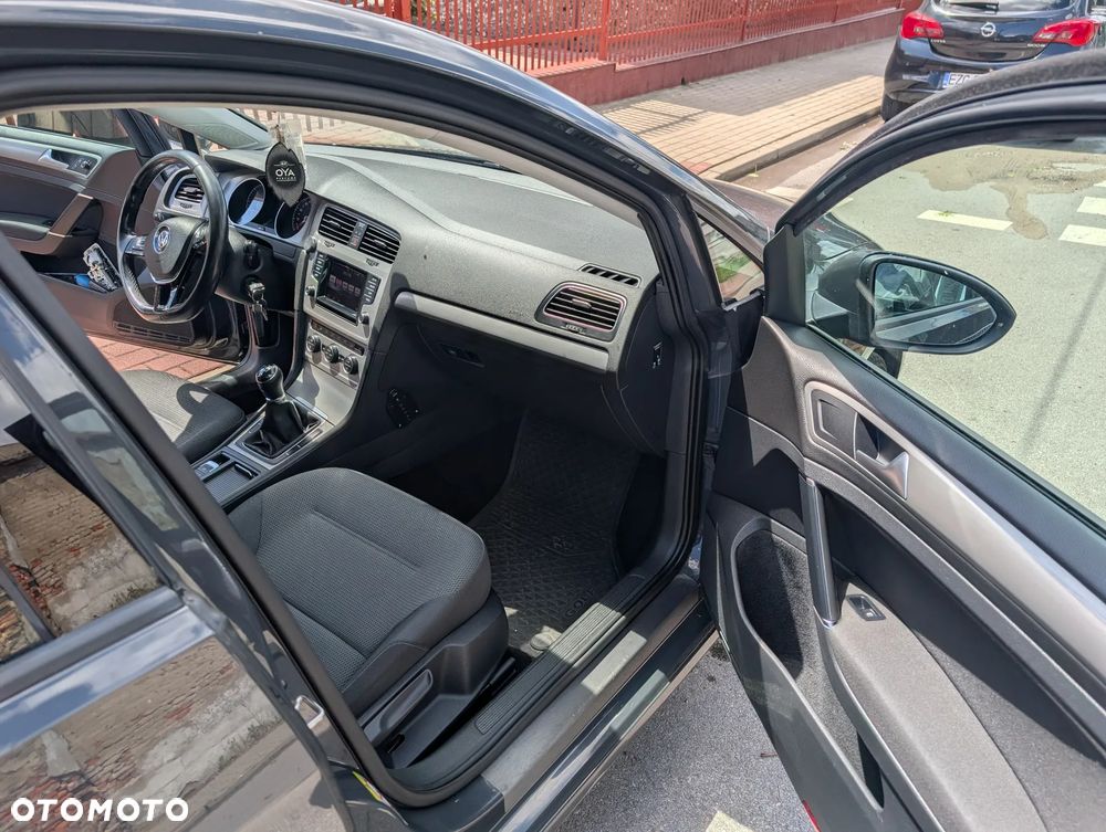 Volkswagen Golf 1.6 TDI BlueMotion Technology Comfortline - 21