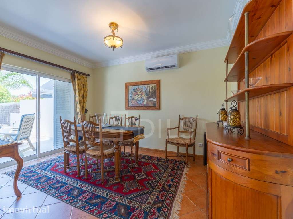 Moradia geminada T5 com piscina e vista golfe, em Vilamoura - Grande imagem: 3/51