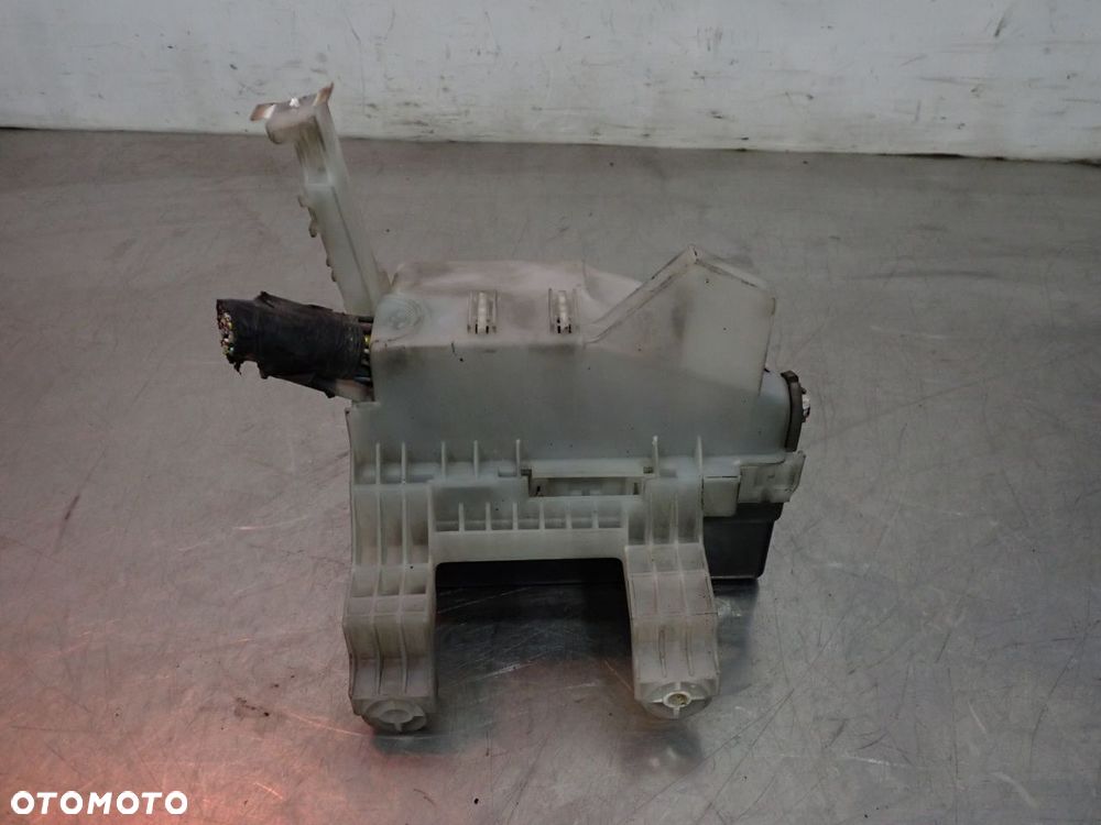 SKRZYNKA PRZEKAŹNIKÓW NISSAN X-TRAIL I - 2