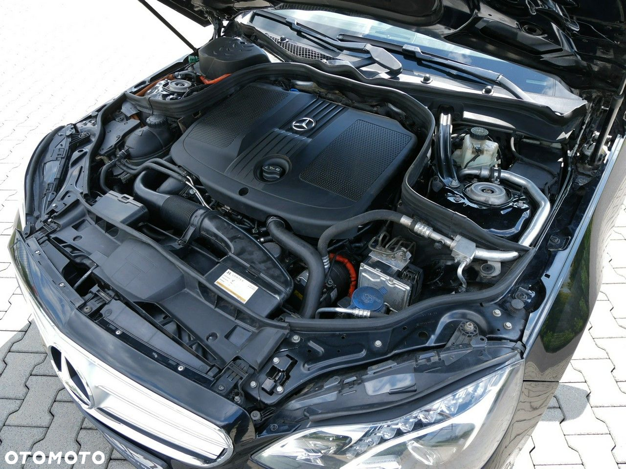 Mercedes-Benz Klasa E 300 BlueTEC HYBRID 7G-TRONIC - 25