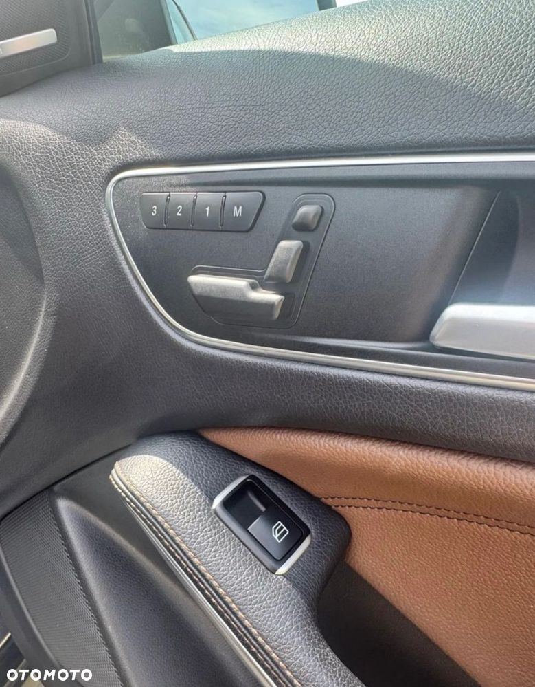 Mercedes-Benz GLA 250 4-Matic - 13