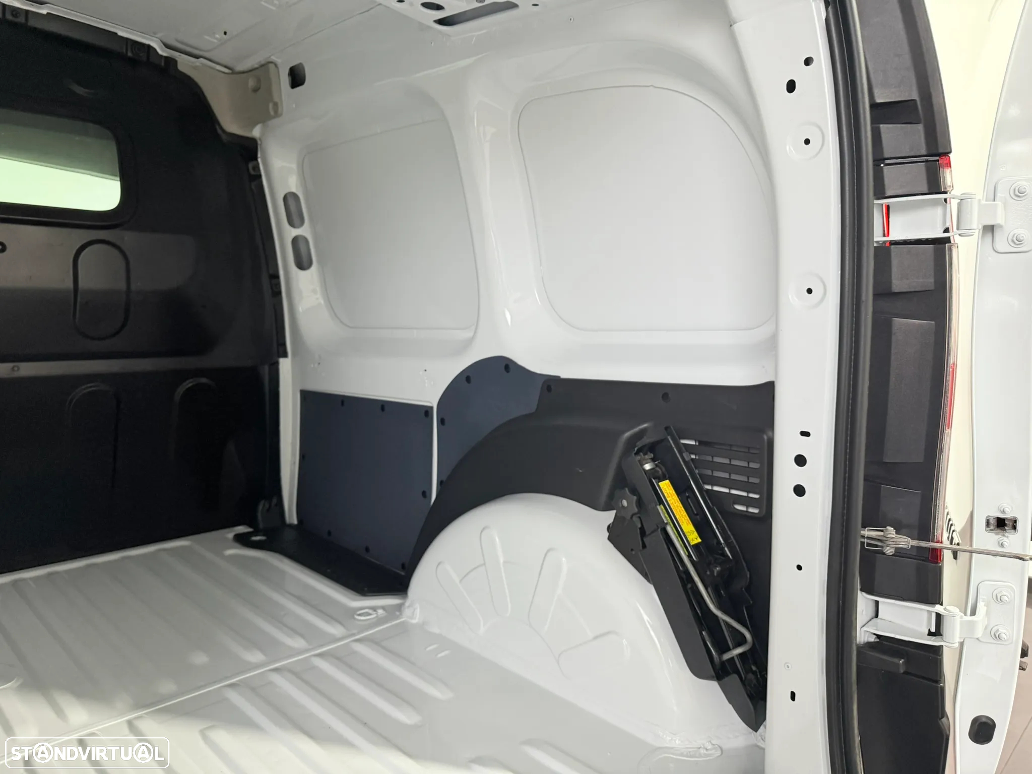 Renault KANGOO Z.E. 33 KW - IVA DEDUTIVÉL - BATERIAS PRÓPRIAS - 39