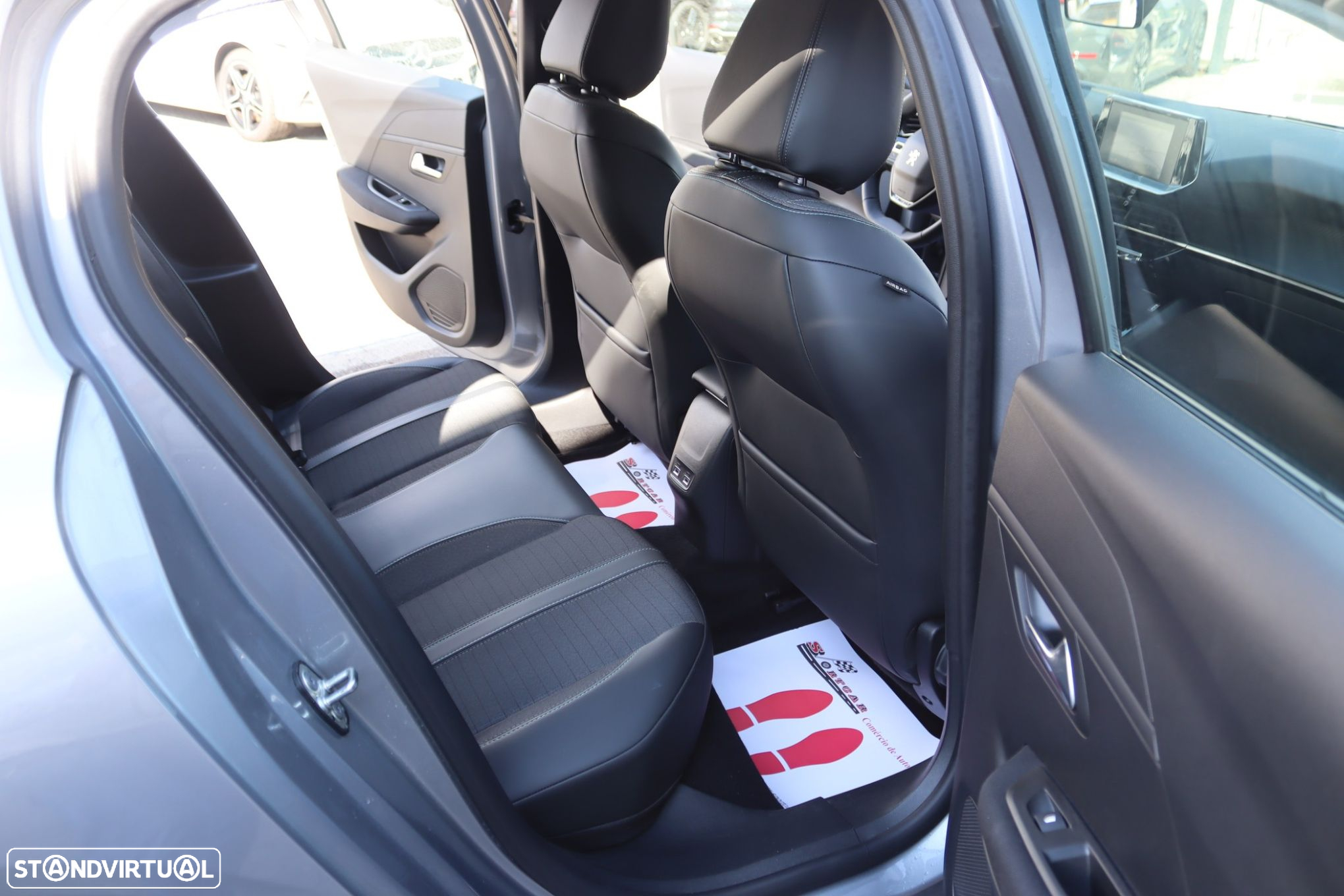 Peugeot e-208 - 15