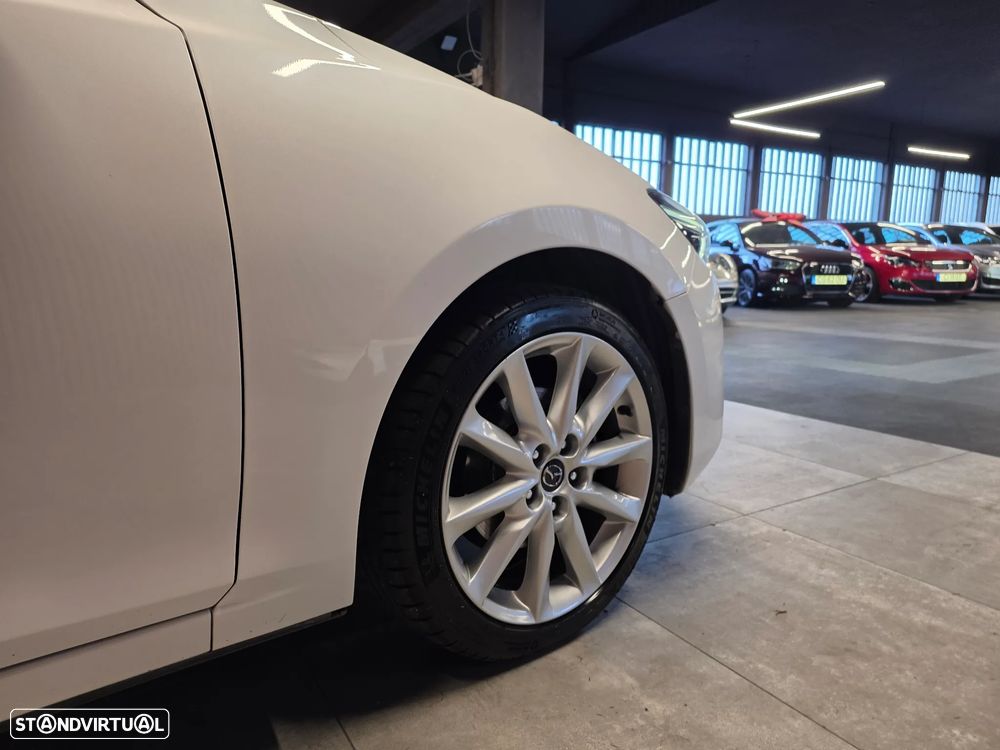 Mazda 3 Sedan 1.5 Sky-D Evolve HS Navi - 32