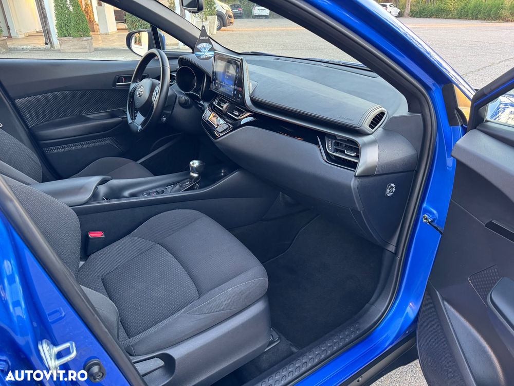 Toyota C-HR 1.8 HSD 4x2 CVT C-ult - 17