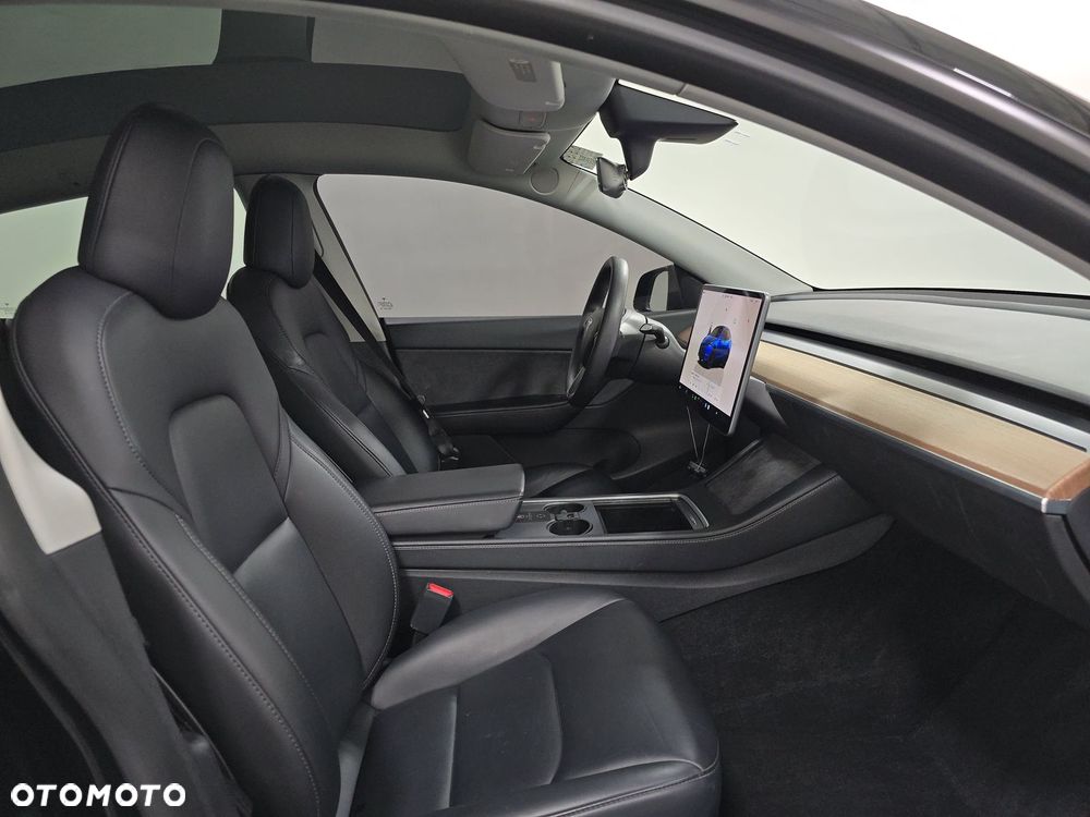 Tesla Y Performance AWD - 14