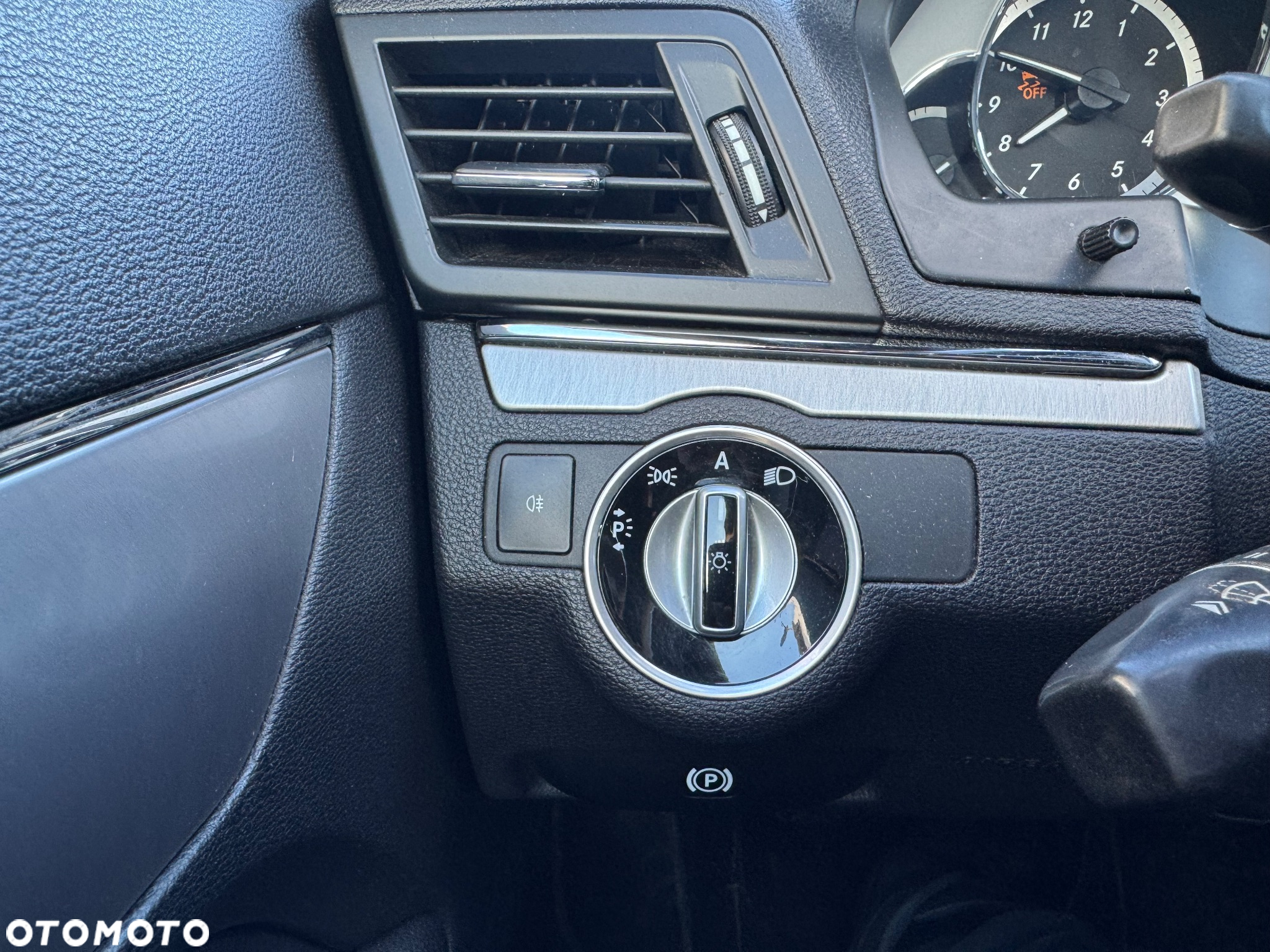 Mercedes-Benz Klasa E 200 CGI BlueEffICIENCY - 34
