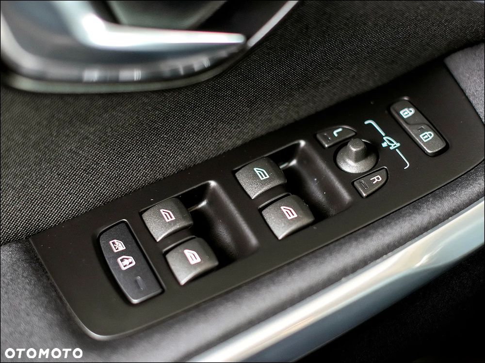 Volvo V40 Cross Country - 30