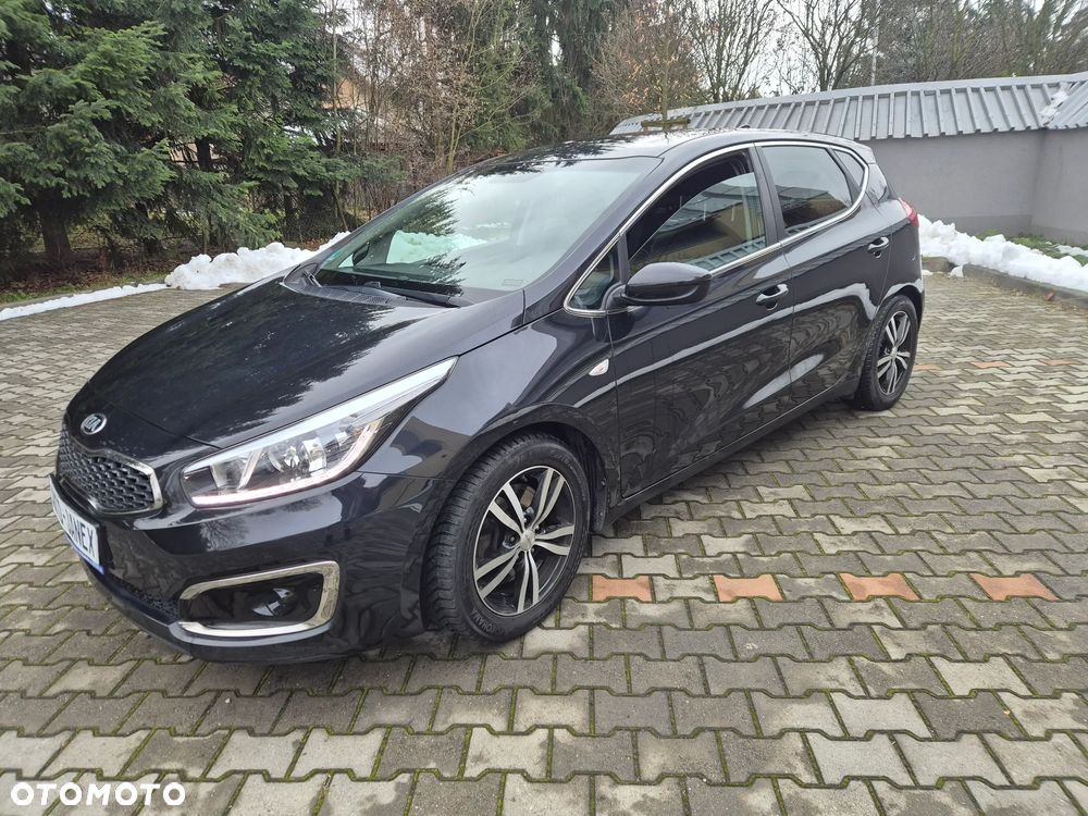Kia Ceed 1.6 GDI ISG Platinum Edition - 1