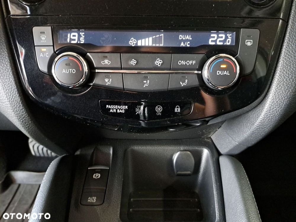 Nissan Qashqai 1.3 DIG-T N-Connecta DCT - 27