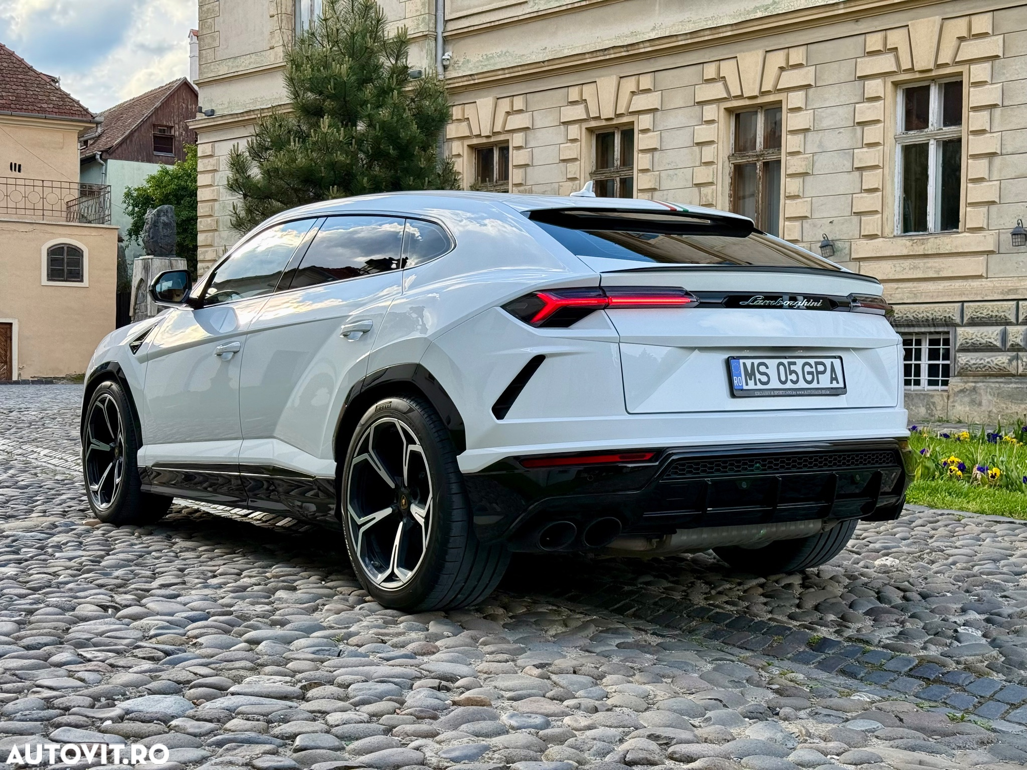 Lamborghini URUS Standard - 4