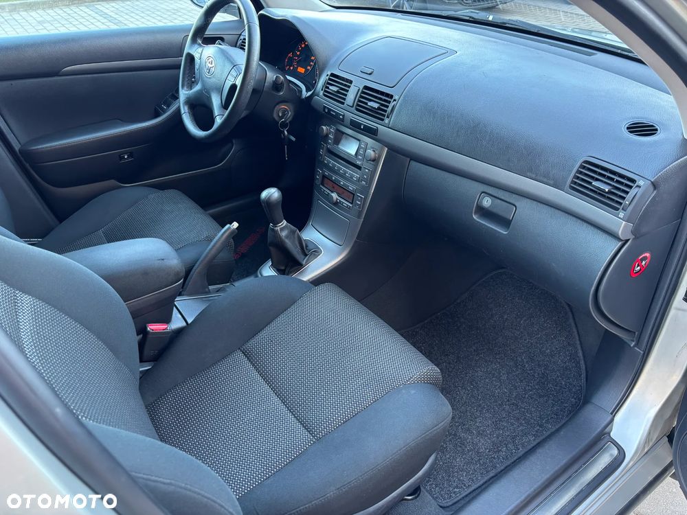 Toyota Avensis 1.8 VVT-i Executive - 21