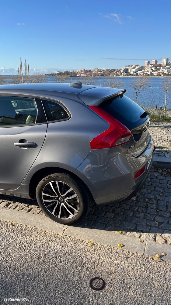 Volvo V40 2.0 D3 Momentum Geartronic - 5
