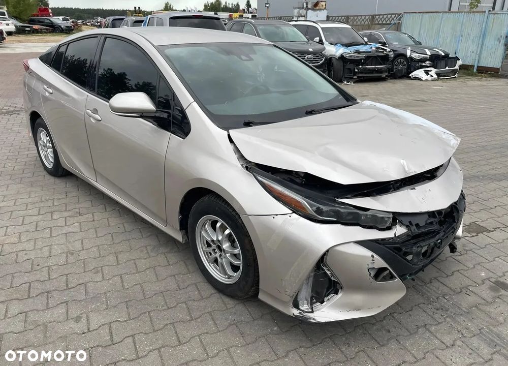 Toyota Prius ver-1-8-hybrid-executive - 5