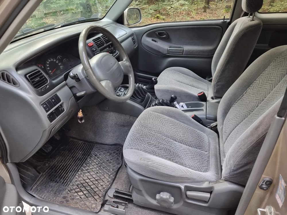 Suzuki Grand Vitara 1.6 - 7