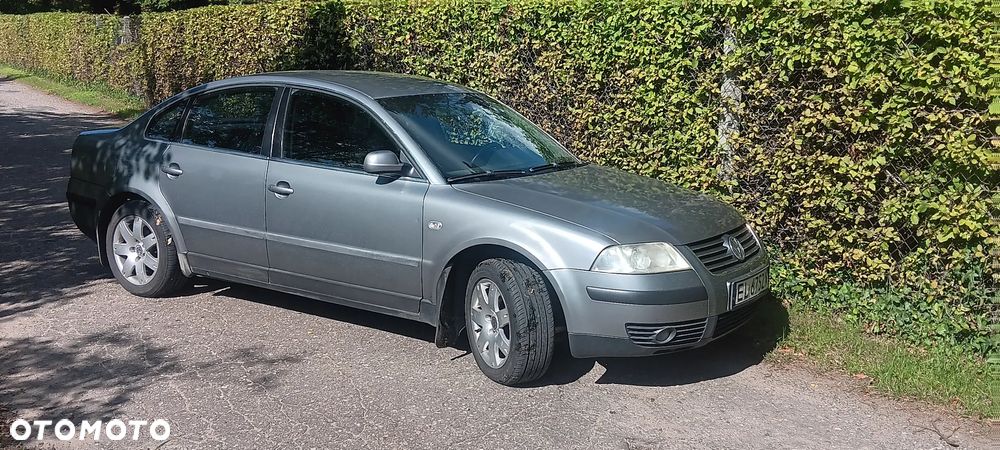 Volkswagen Passat - 1