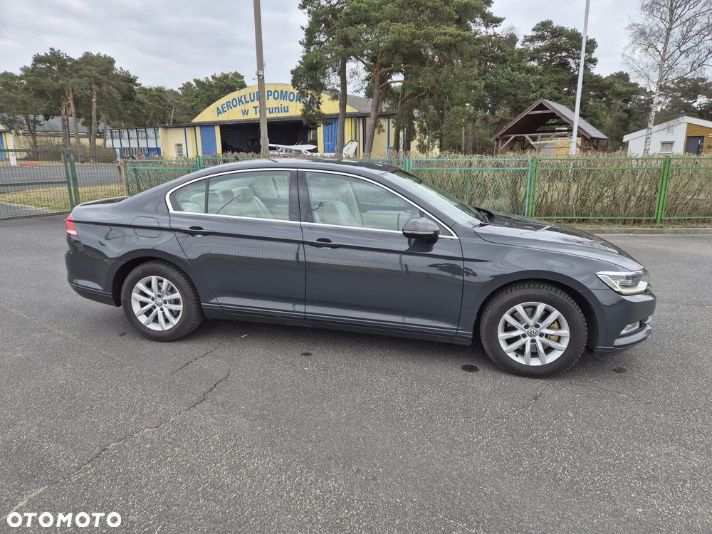 Volkswagen Passat - 2