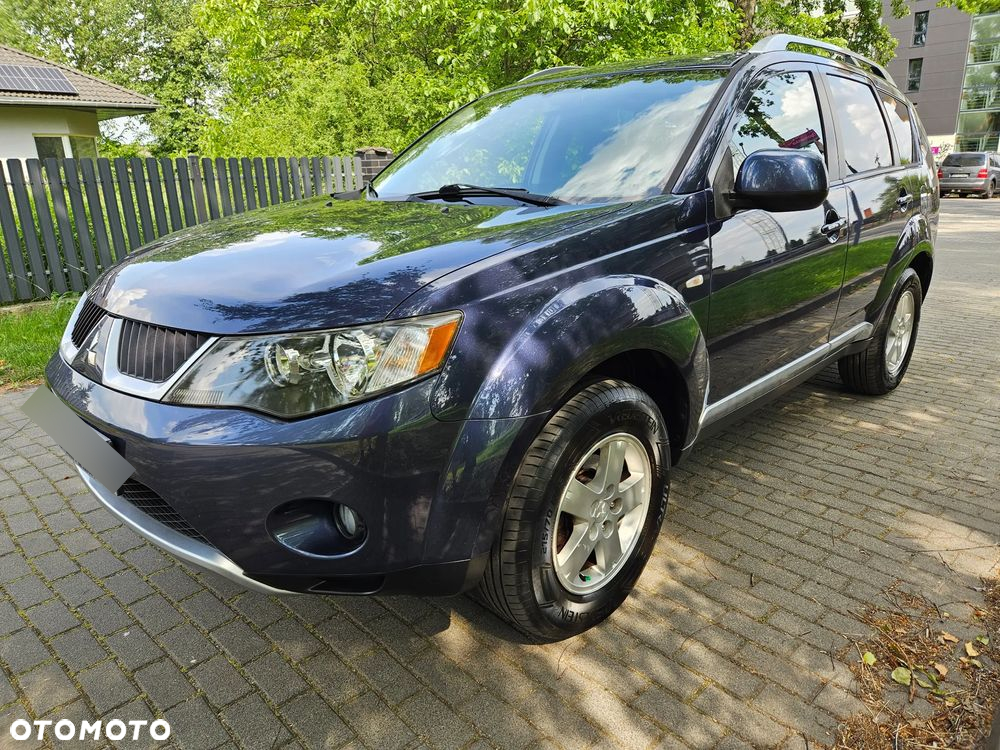 Mitsubishi Outlander - 2