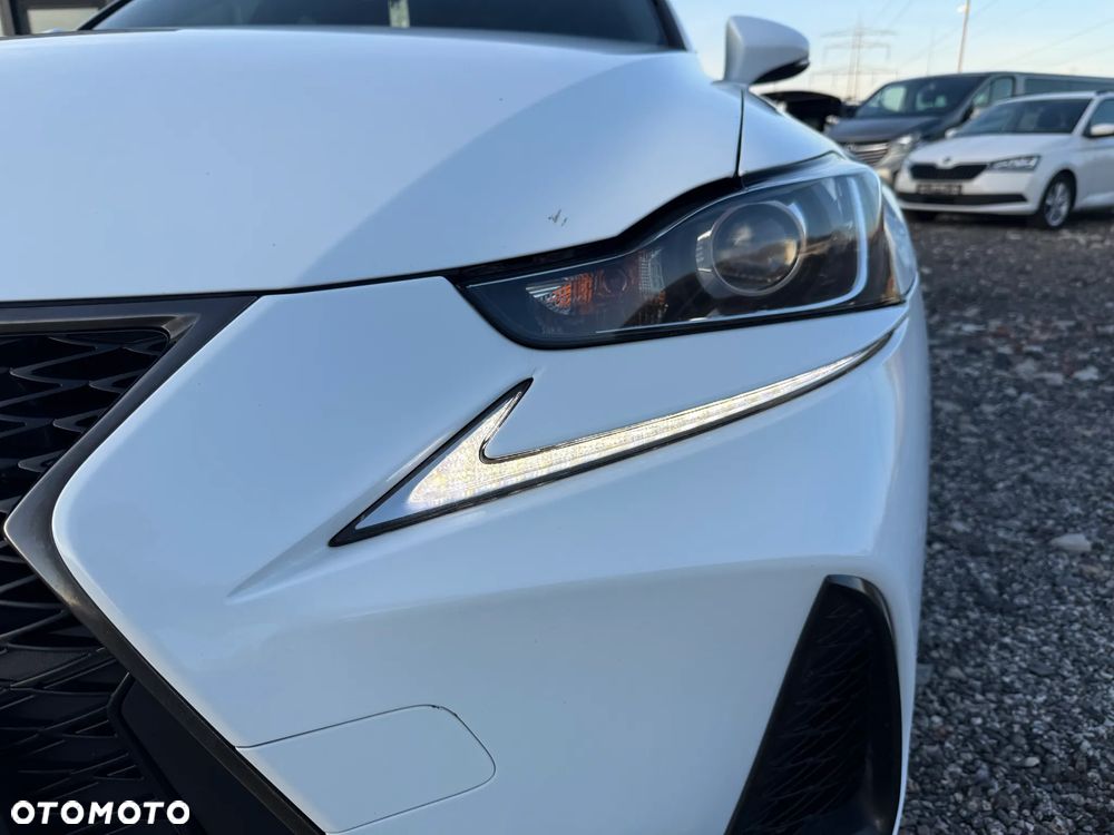 Lexus IS 200t / 300 F Sport - 13
