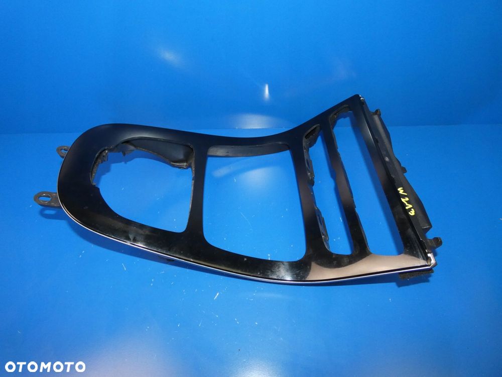 E KLASA W213 RAMKA KONSOLI PANEL DESKI ŚWIATŁOWÓD - 2