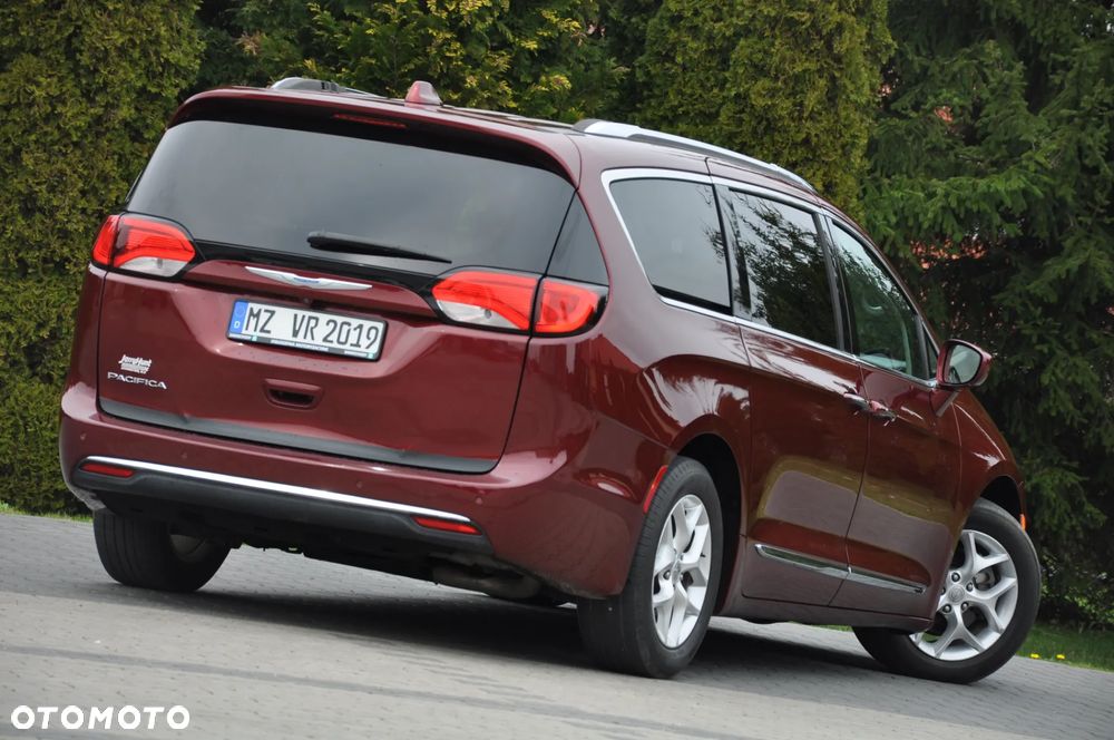 Chrysler Pacifica - 12