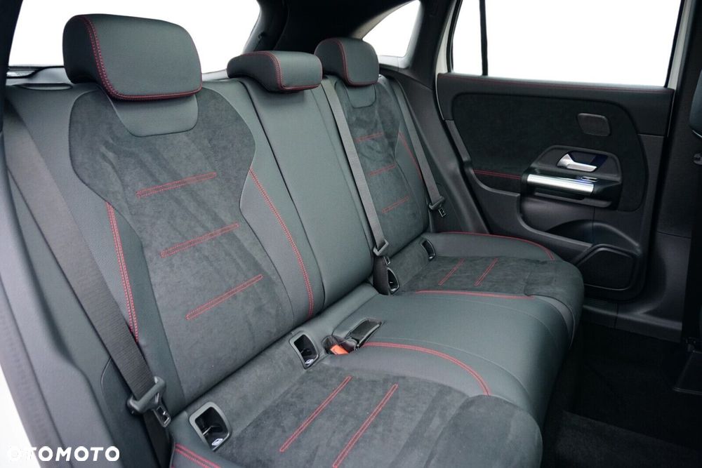 Mercedes-Benz GLA 200 AMG Line - 9