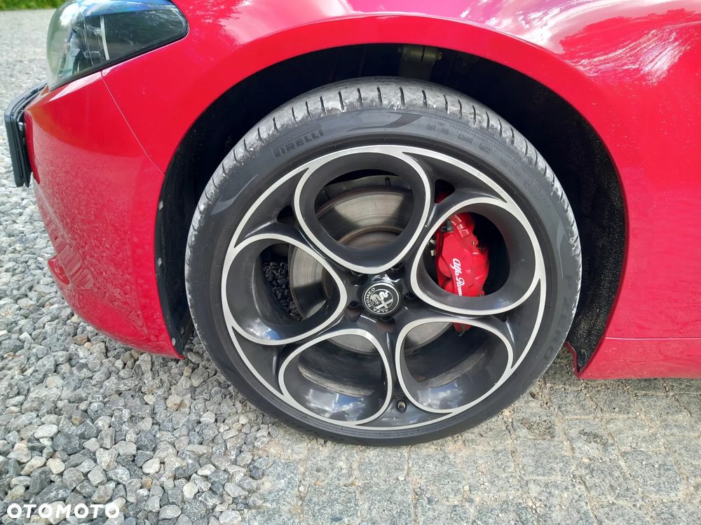 Alfa Romeo Giulia 2.0 Turbo Competizione Q4 - 11