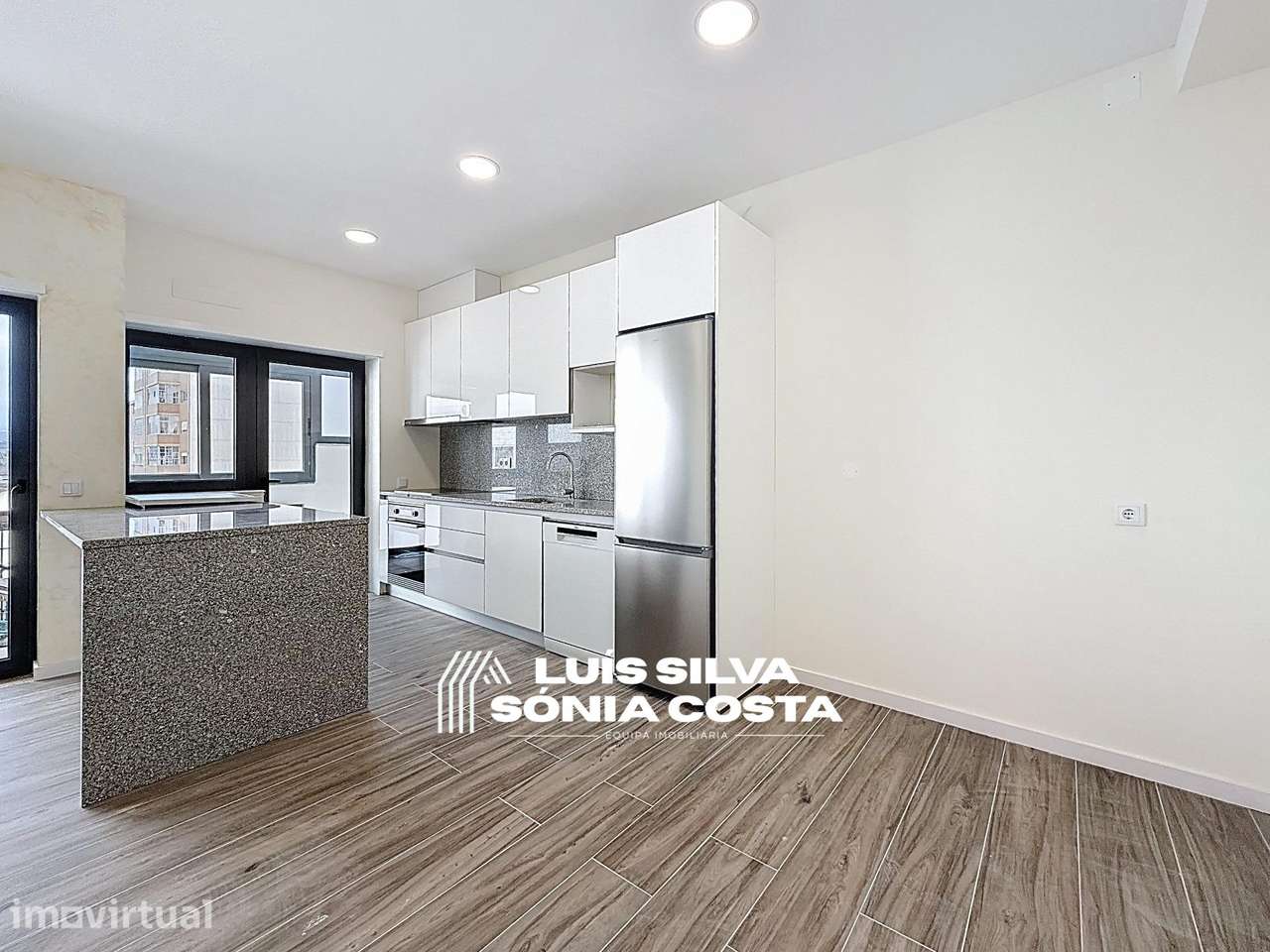 Apartamento T4 Totalmente Remodelado com 2 Varandas e Elevador –... - Grande imagem: 4/33