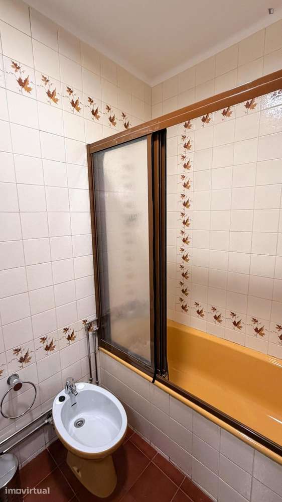 Quarto - localizado em Olivais Coimbra - Grande imagem: 3/12
