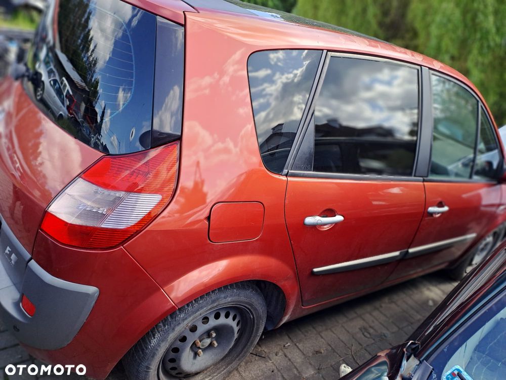 Megane Scenic II (03-06r.) 1.9 Dci 115KM. Silnik F9Q 812 Skrzynia PK6 018 lakier TEB76 – Red of Fire BC. GWARANCJA !!! Przód Tył Zestaw Komplet Drzwi Klapa Zderzak Błotnik Maska Grill Atrapa Szyba Pas Lampa Lusterko Boczki Fotel Kanapa Kokpit Deska Rozdzielcza Przełącznik Włącznik Sterownik Przewody Wiązka Instalacja Moduł Komputer Czujnik Listwa Pompa Alternator Wtryski Głowica Rozrusznik Kompresor Sprzęgło Dwumas Silnik Skrzynia ABS Klimatyzacji Paliwa Wspomagania Kolektor Turbina Przepustnica Zawór Chłodnica Koło Hak Belka Sanki Zawieszenie Mcpherson Półoś Amortyzator Wydech Tłumik Zacisk Most - 2
