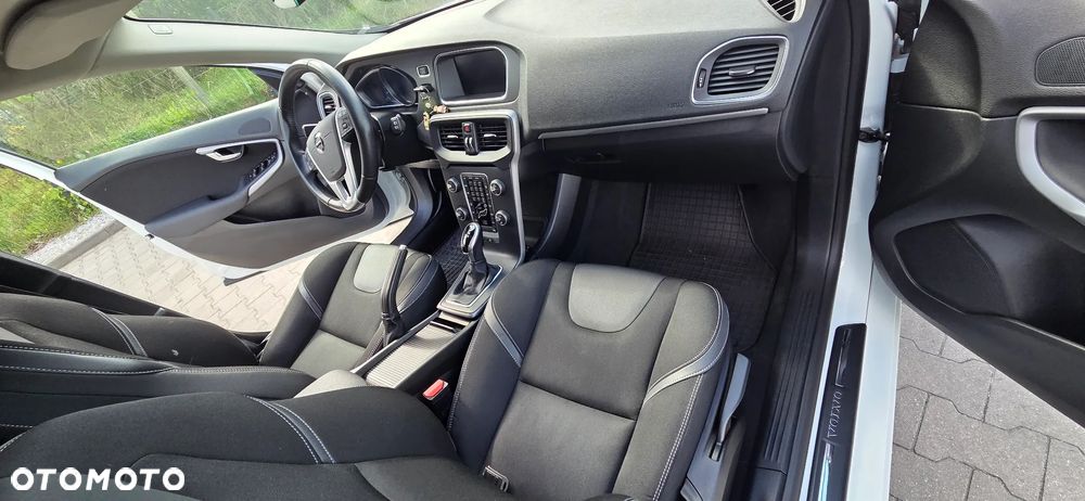 Volvo V40 T3 Drive-E Momentum - 19