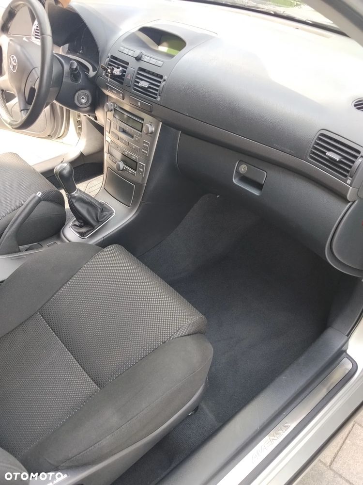 Toyota Avensis 2.0 VVT-i Executive - 5