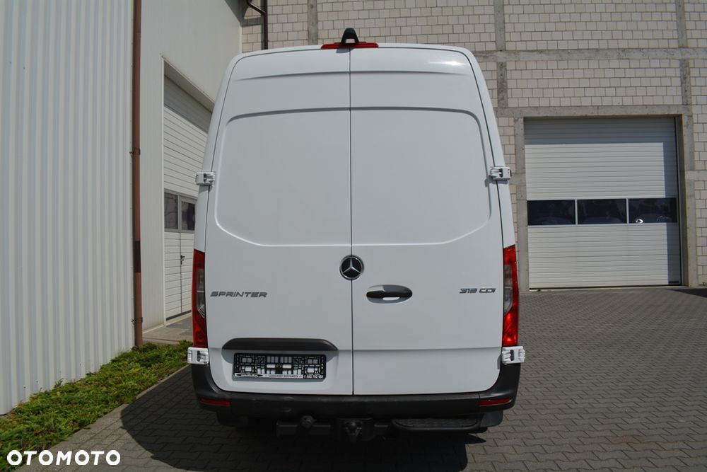 Mercedes-Benz Sprinter 907 319 CDI - 15