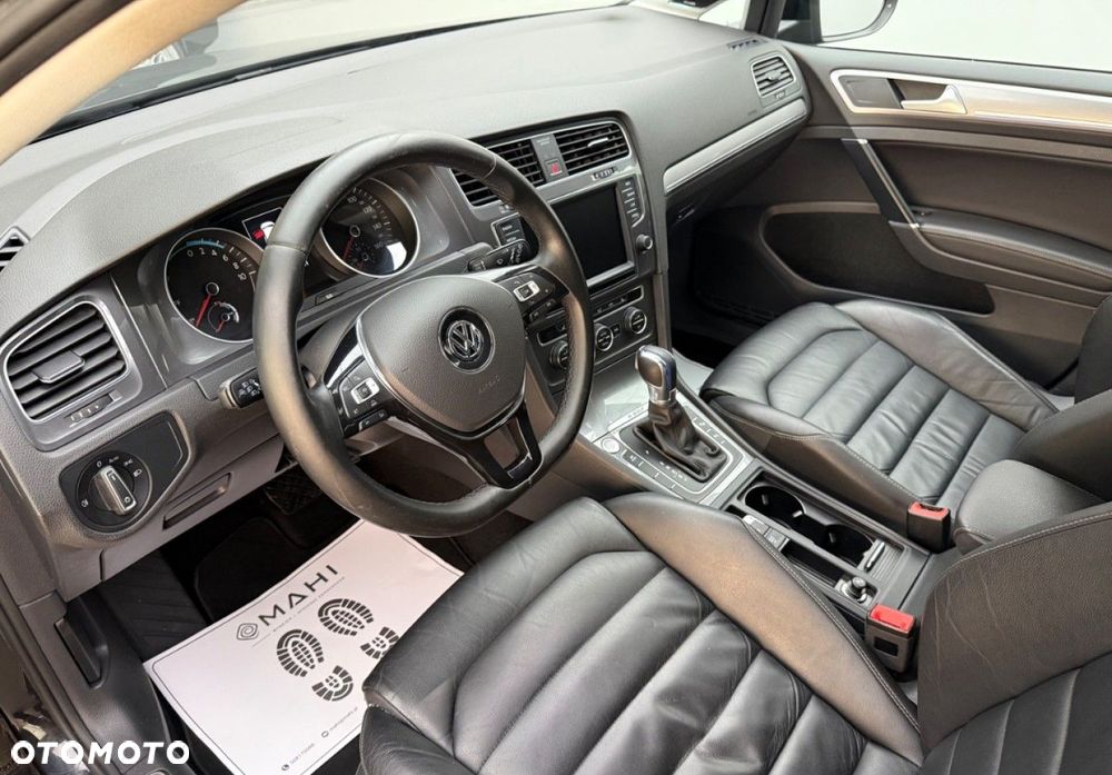 Volkswagen Golf - 23