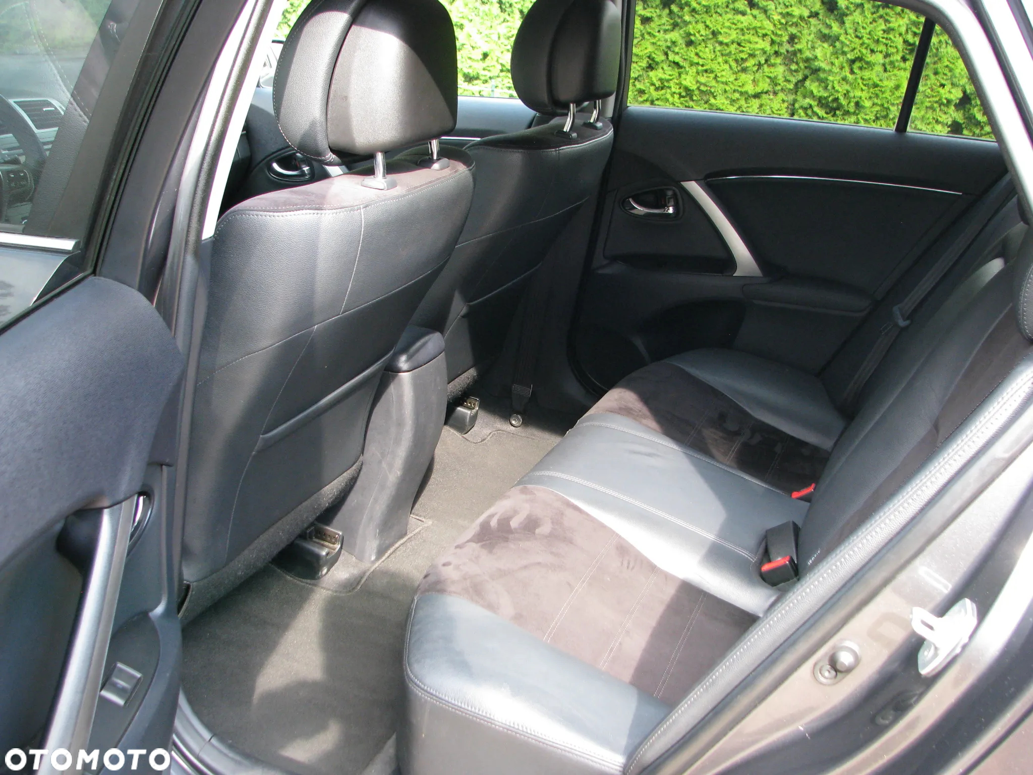 Toyota Avensis Combi 2.0 D-4D Executive - 21