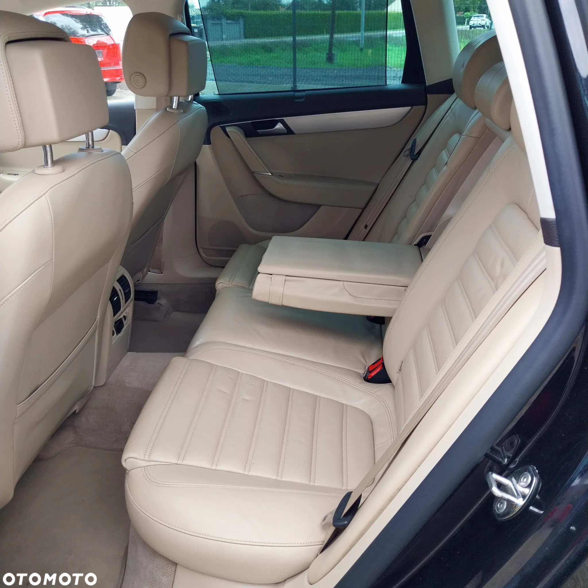 Volkswagen Passat Variant 2.0 TDI 4Motion DSG BlueMotion Tech Highline - 8