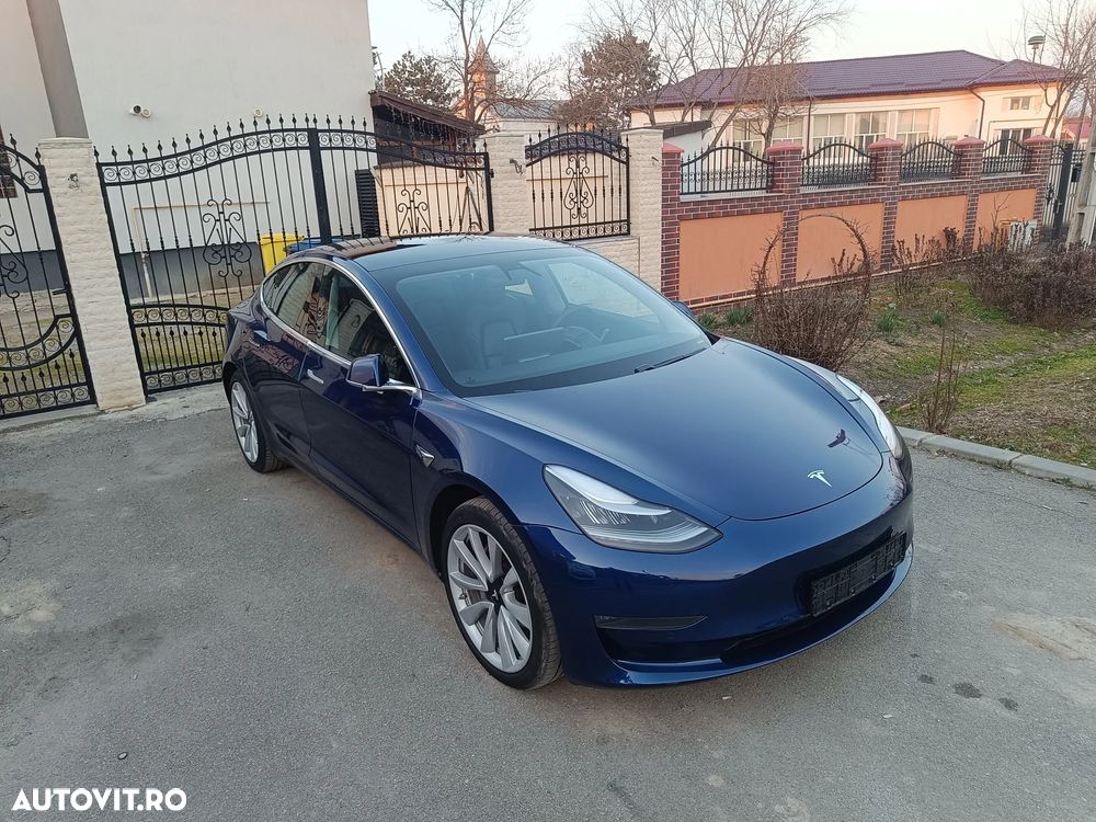 Tesla Model 3 - 8