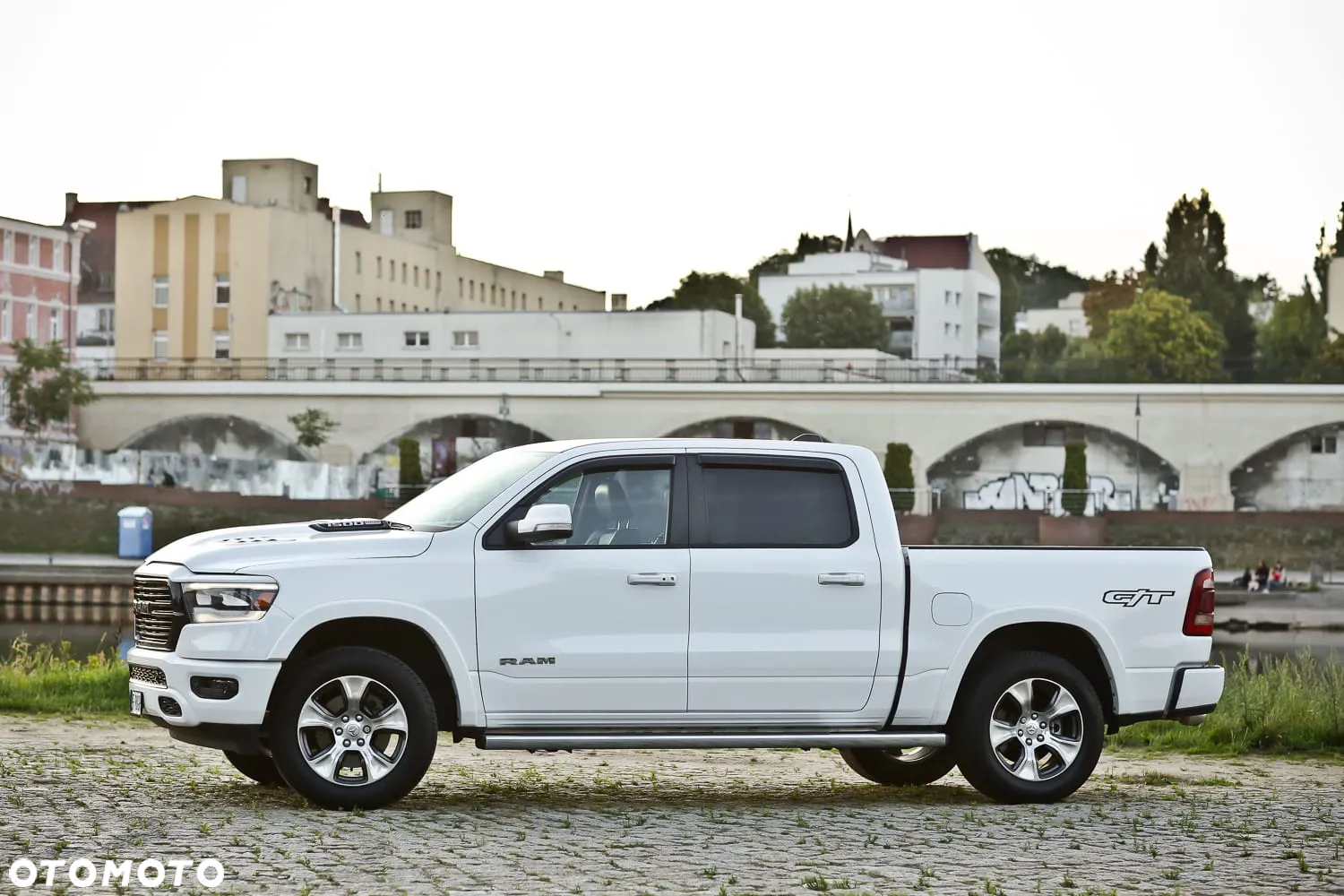 RAM 1500 Crew Cab Laramie - 13