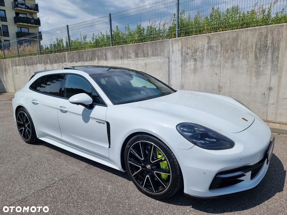 Porsche Panamera 4 e-Hybrid Sport Turismo - 27