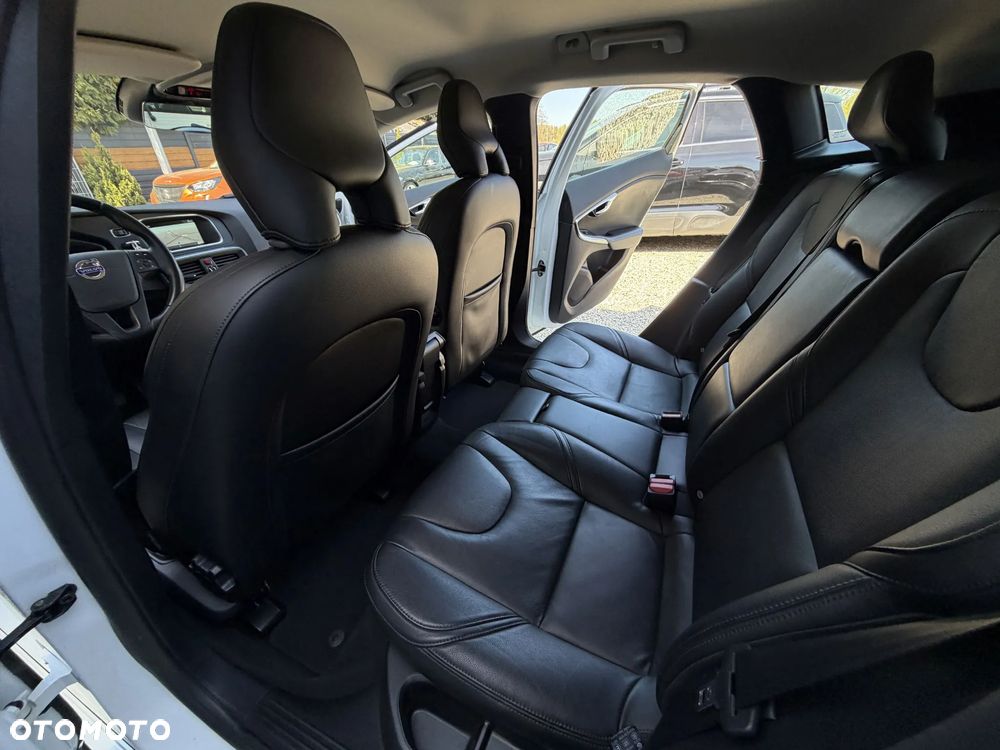 Volvo V40 D4 Geartronic Momentum - 21