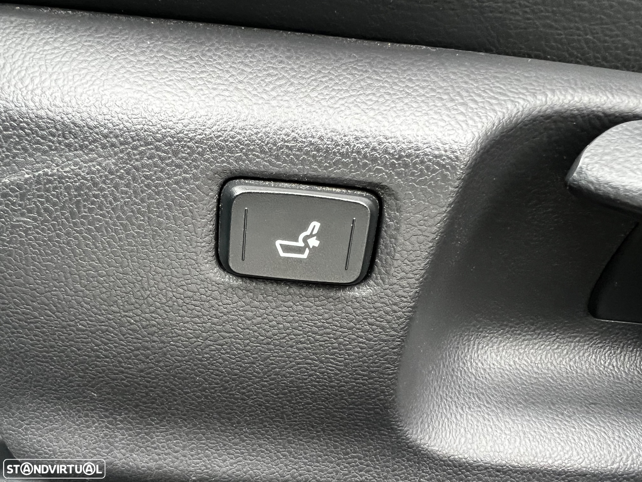 Toyota Prius 1.8 Plug-In Luxury Pele - 15
