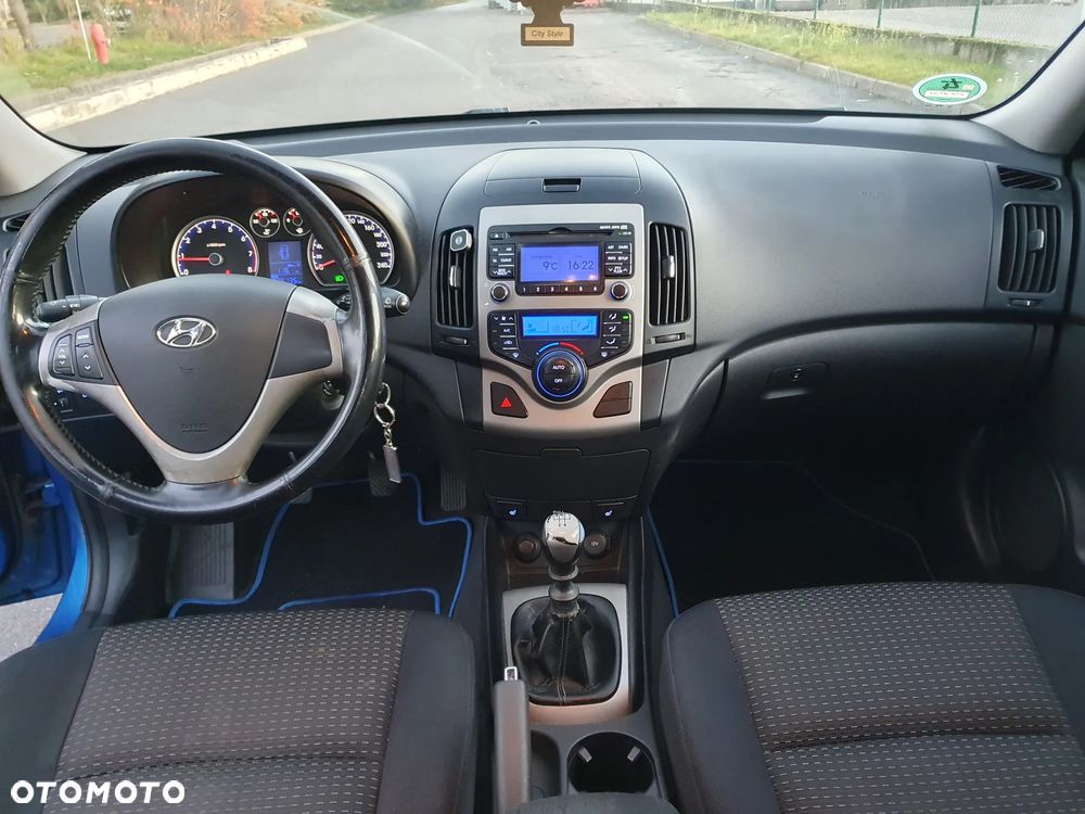 Hyundai i30 2.0 Premium - 9